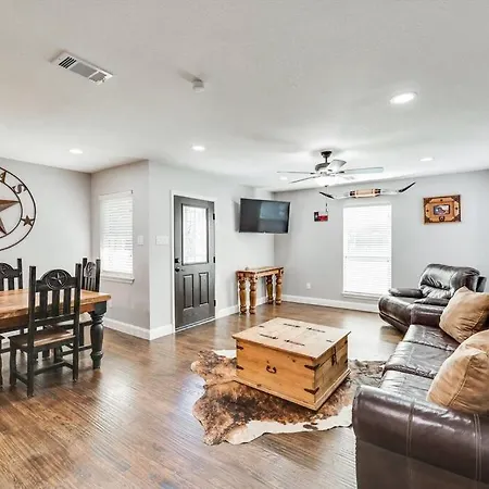 The Texas Experience Near The Stockyards! Villa